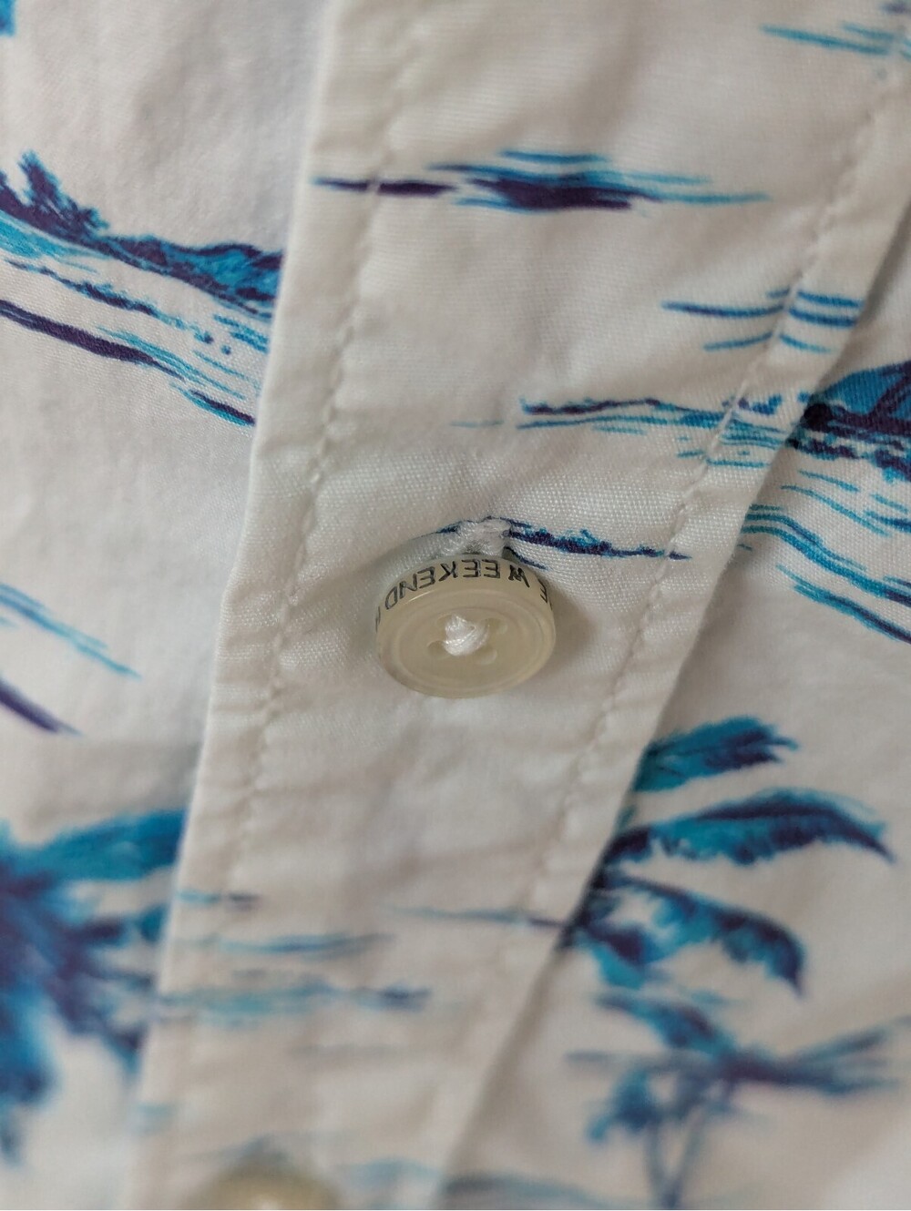 Chubbies Men M White Blue Palm Tree AOP Button Up Weekender Shirt 21x30 Tropical - Picture 6 of 9